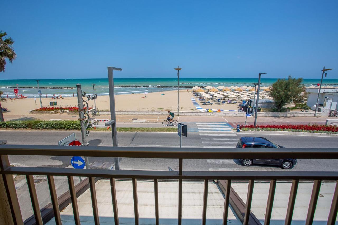 Palm Beach House - Vista Mare Монтесильвано Экстерьер фото